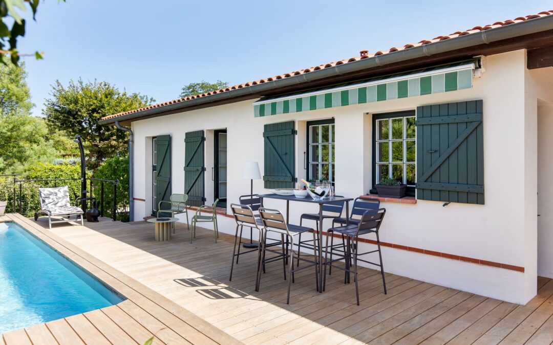 Aménager son intérieur pour mieux résister à la chaleur : guide pratique d’un architecte d’intérieur